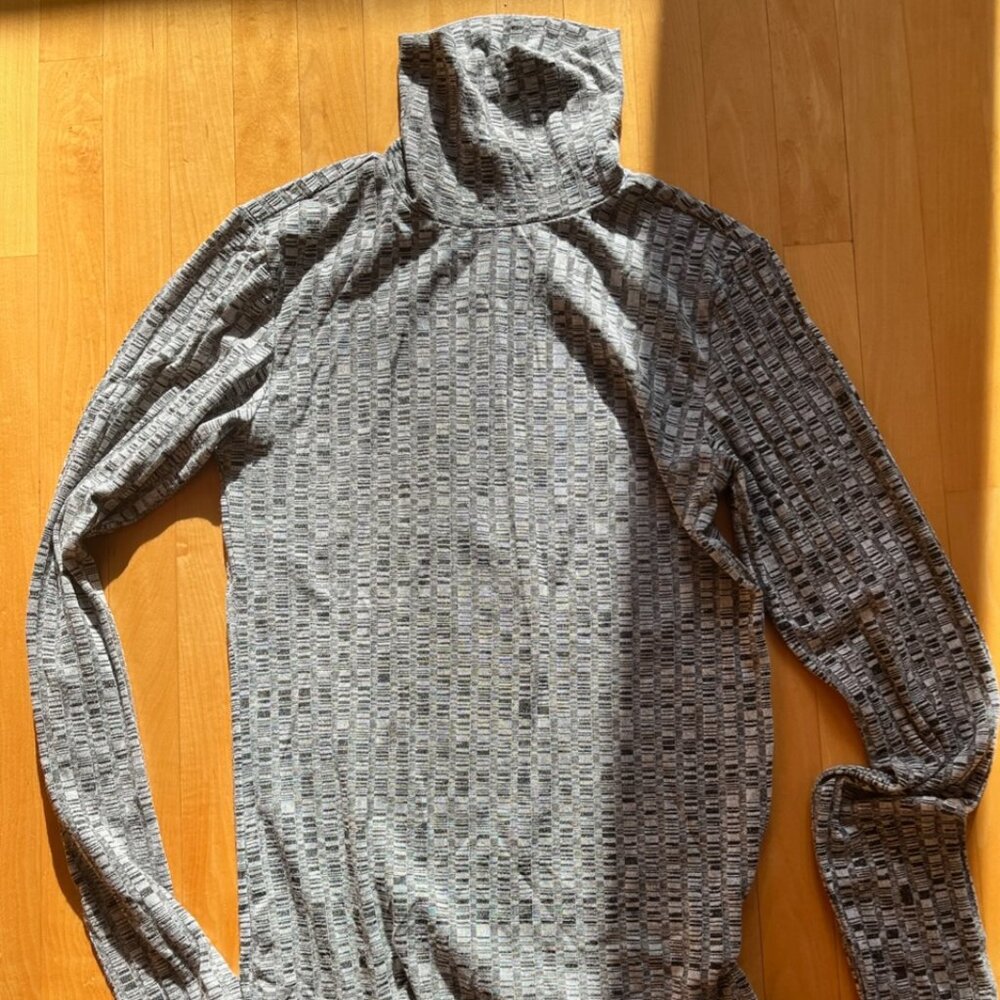 minimum, lightweight grey turtleneck, size small,